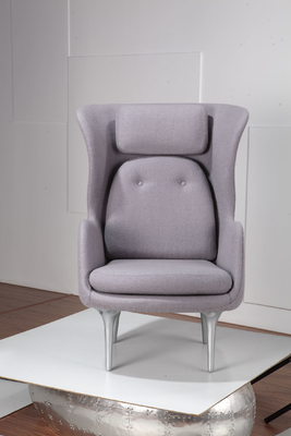 El pequeño sillón de la calesa de la fibra de vidrio retra, arriba apoya el salón cómodo de la calesa