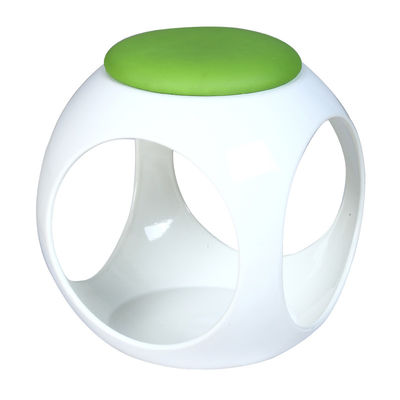 Silla moderna plástica del ocio de Shell/sillas derechas del taburete de la sala de exposición